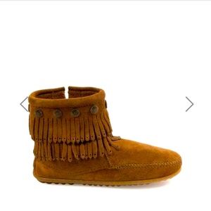 NWOT Minnetonka Double Fringe Side Zip Booties Size 9 Color Dusty Brown